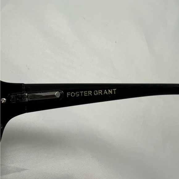 Foster Grant Large Black Sunglasses with Bifocals - Picture 6 of 9
